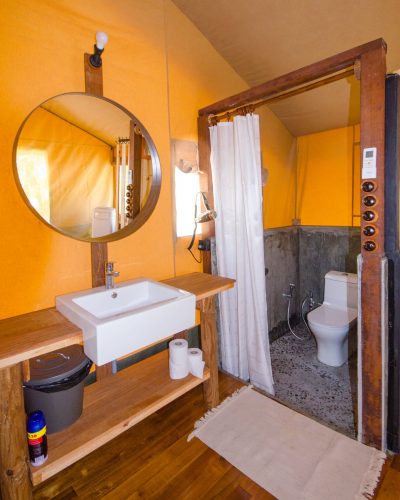 Private shower and toilet attached to all rooms